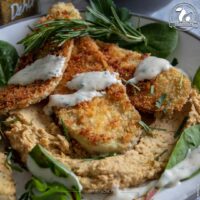 Auberginen Schnitzel auf Curry-Bohnen-Püree