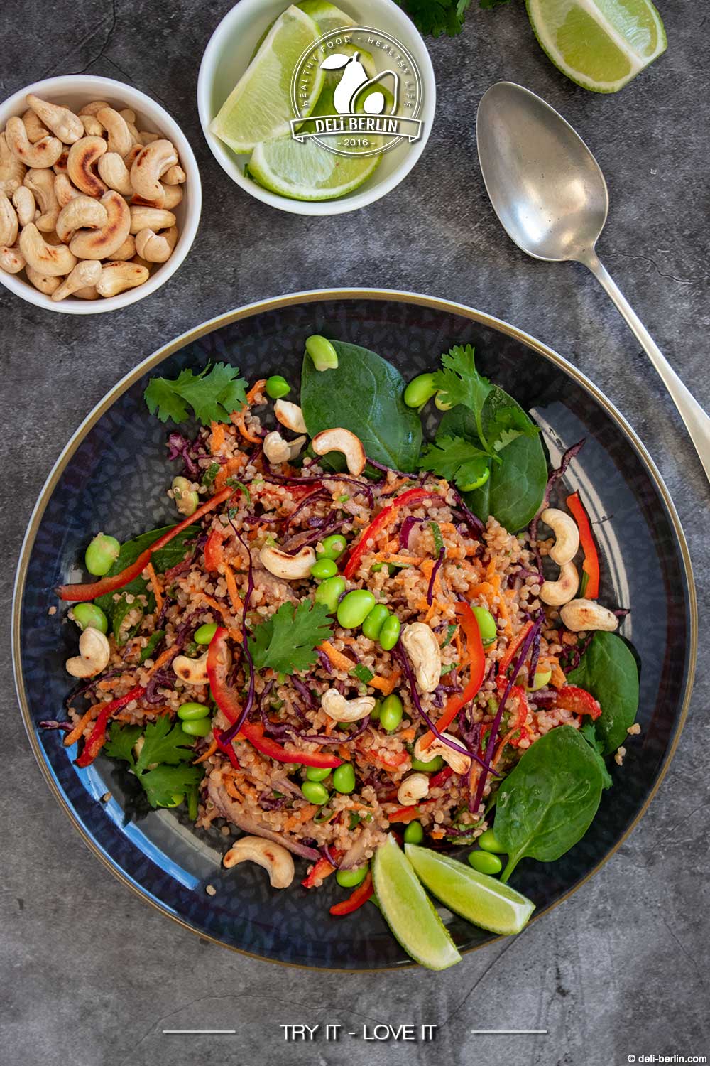 Gesunder Power-Salat: Quinoa mit köstlichem Erdnuss-Ingwer-Dressing