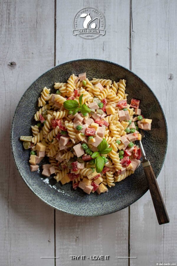 Genialer Nudelsalat fertig in 15 Minuten