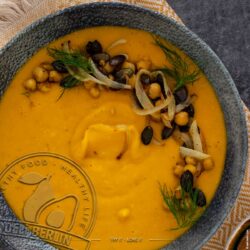 Exotische Kokos-Kürbis-Linsensuppe