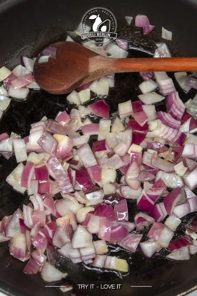 Warme Balsamico-Linsen mit gebackener Bete, Grünkohl und Feta