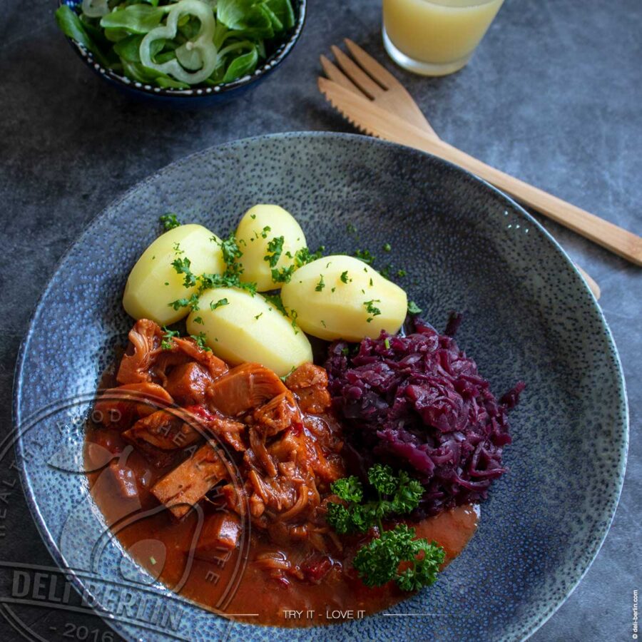 Deftiges veganes Jackfruit-Gulasch