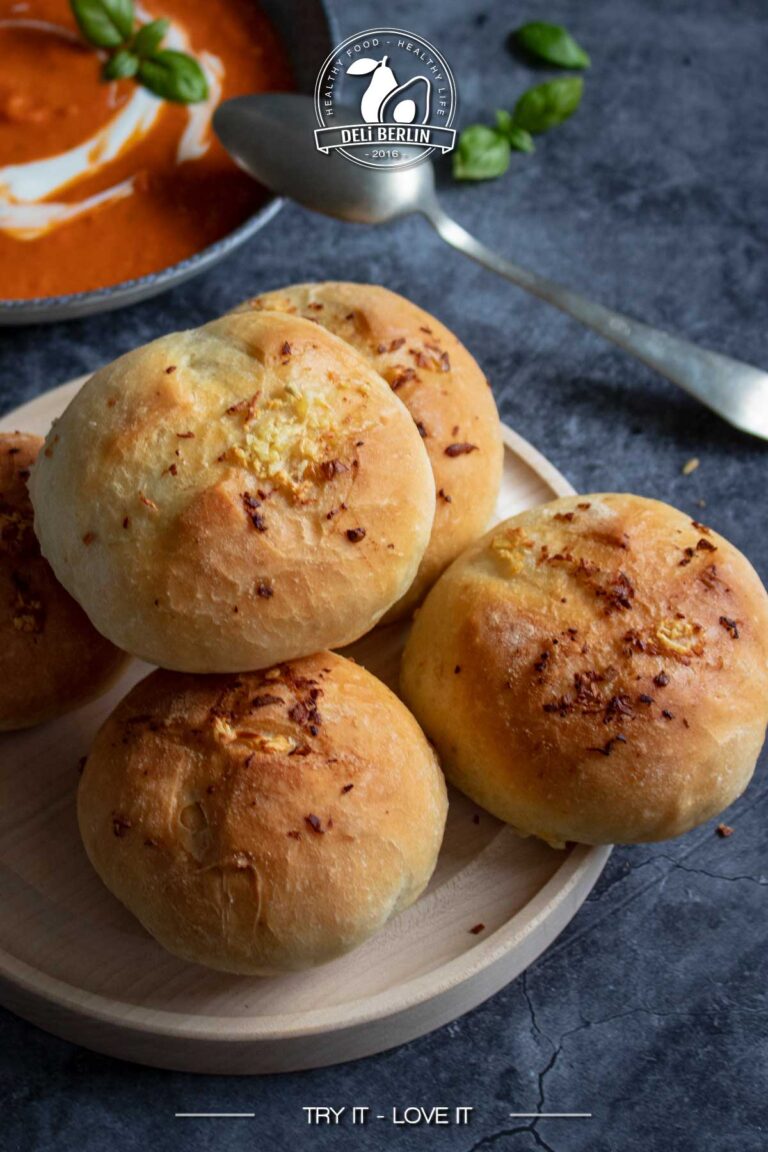 Oma's Hausgemachte Knoblauchbrötchen: Ein köstliches Backrezept zum Verlieben!