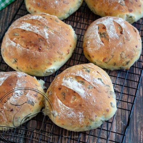 Selbstgebackene einfachen Bärlauch-Käse-Brötchen!