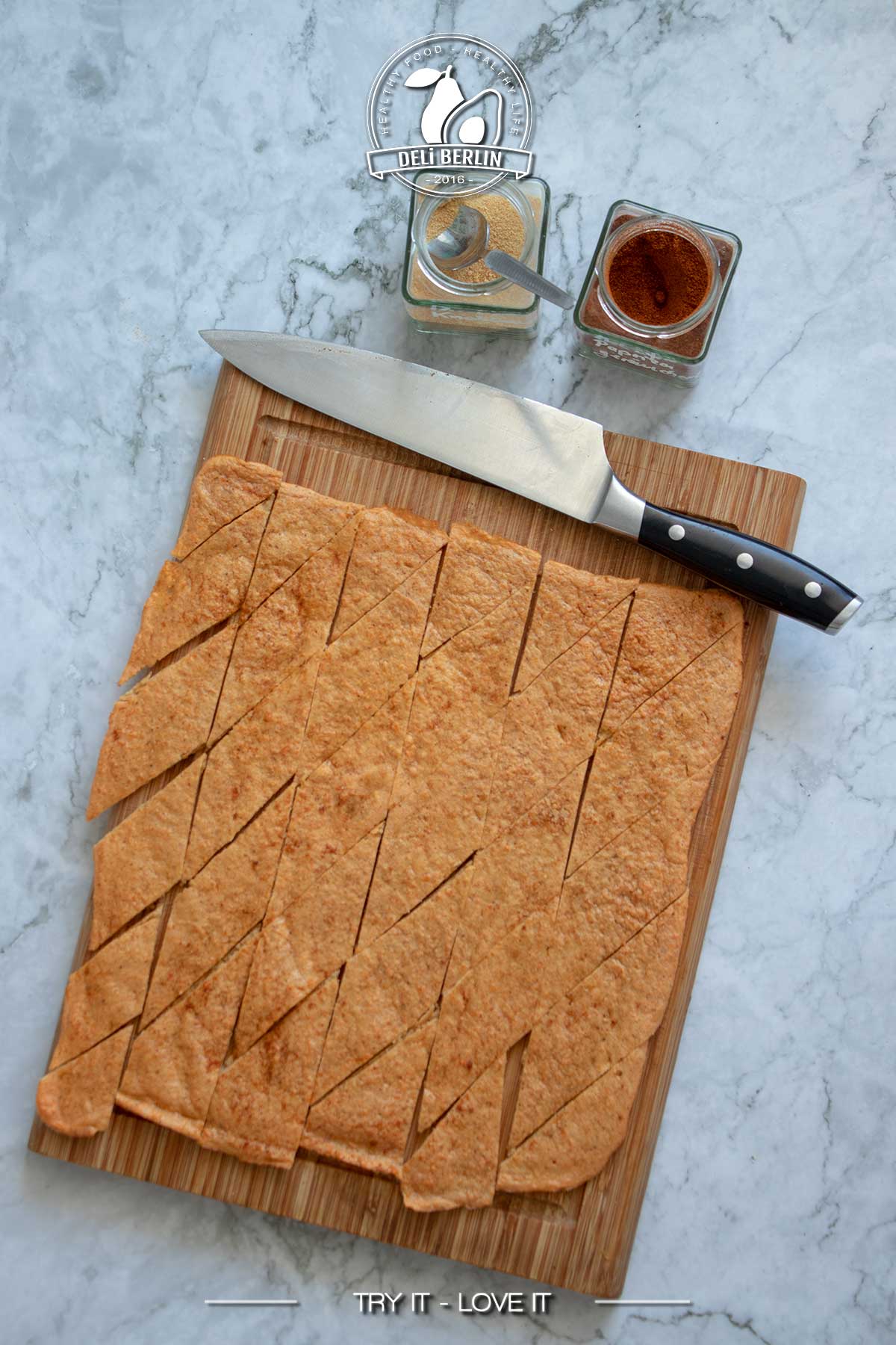 Knusprige vegane Käse-Linsen-Chips – der perfekte gesunde Snack!