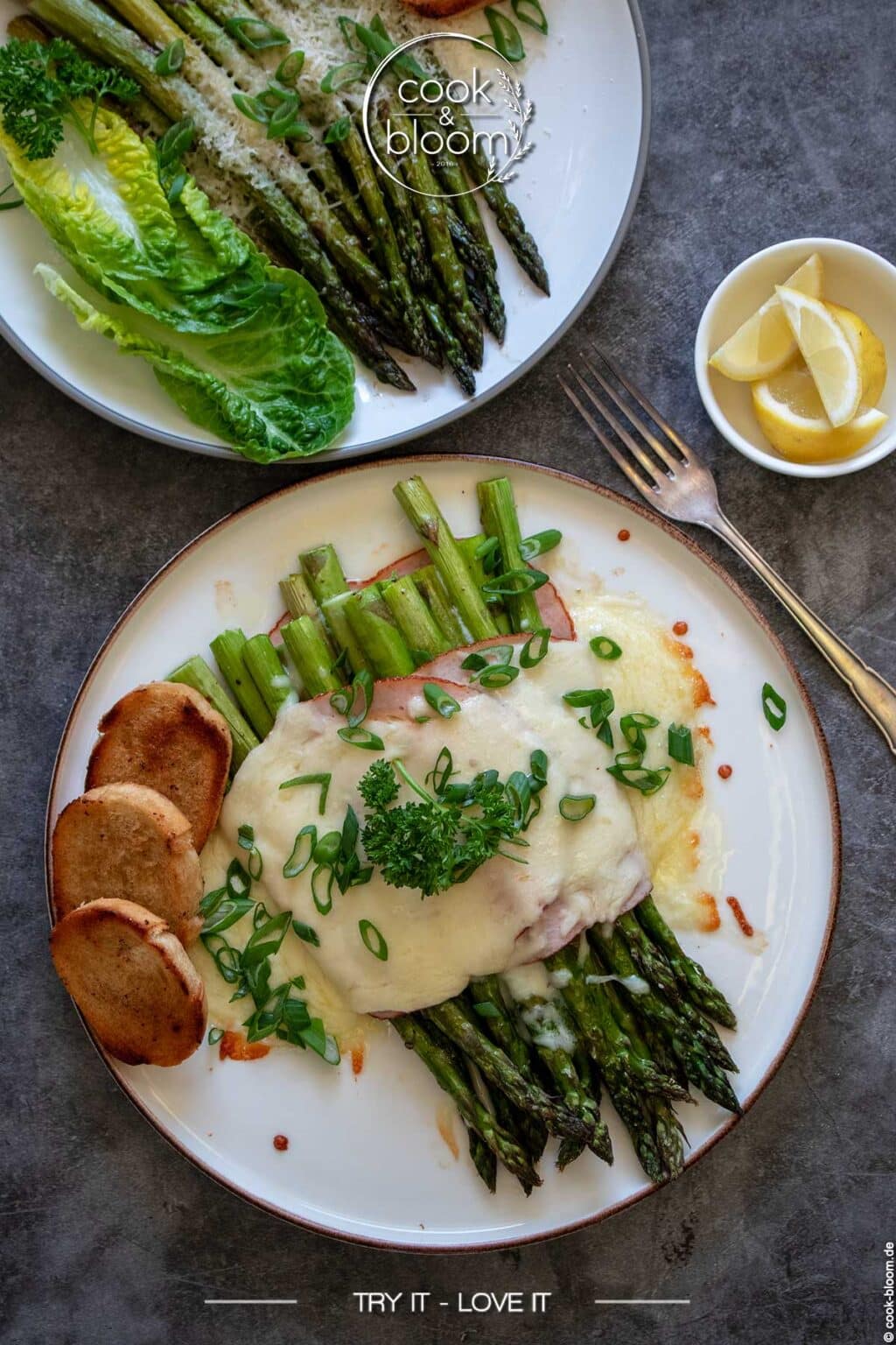 Grüner Spargel aus dem Ofen mit Käse &amp; Kochschinken • Cook &amp; Bloom ...