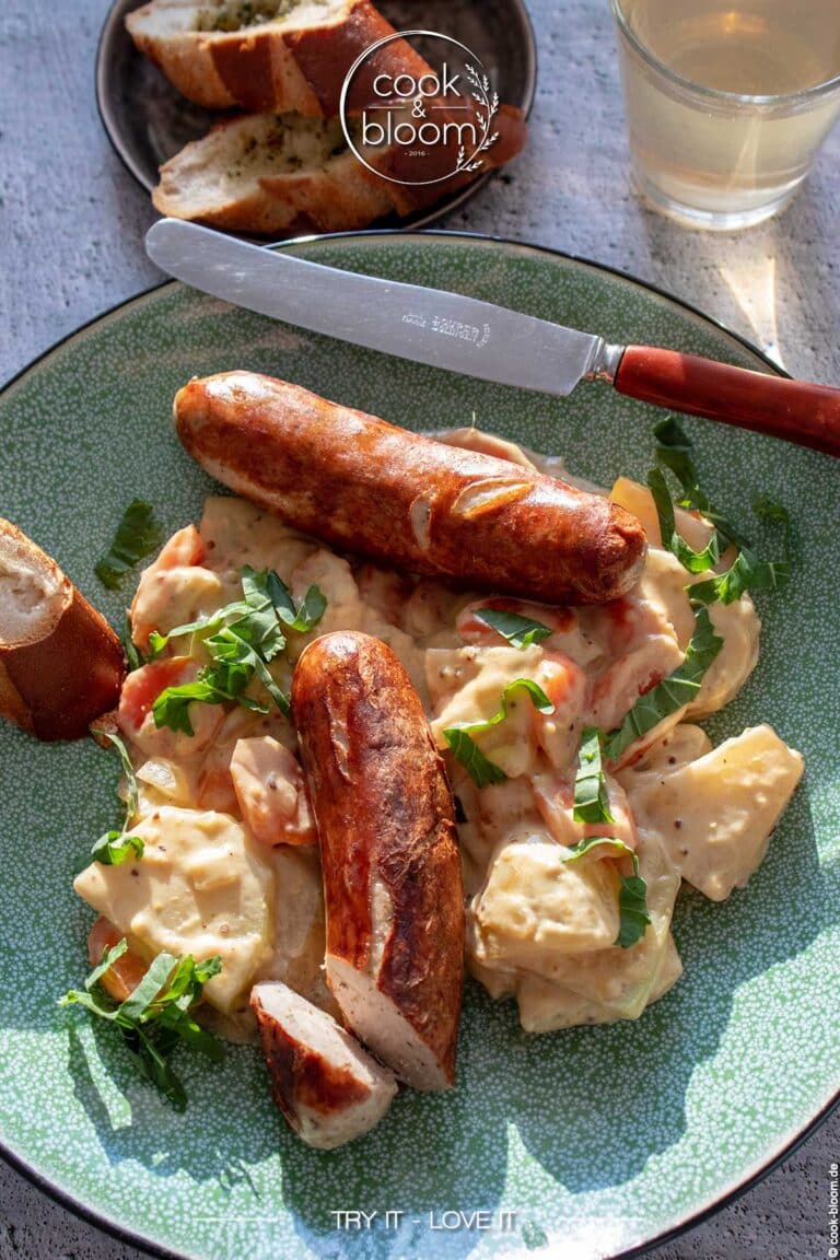 Kohlrabi-Gemüsepfanne mit Schmand & knuspriger Bratwurst